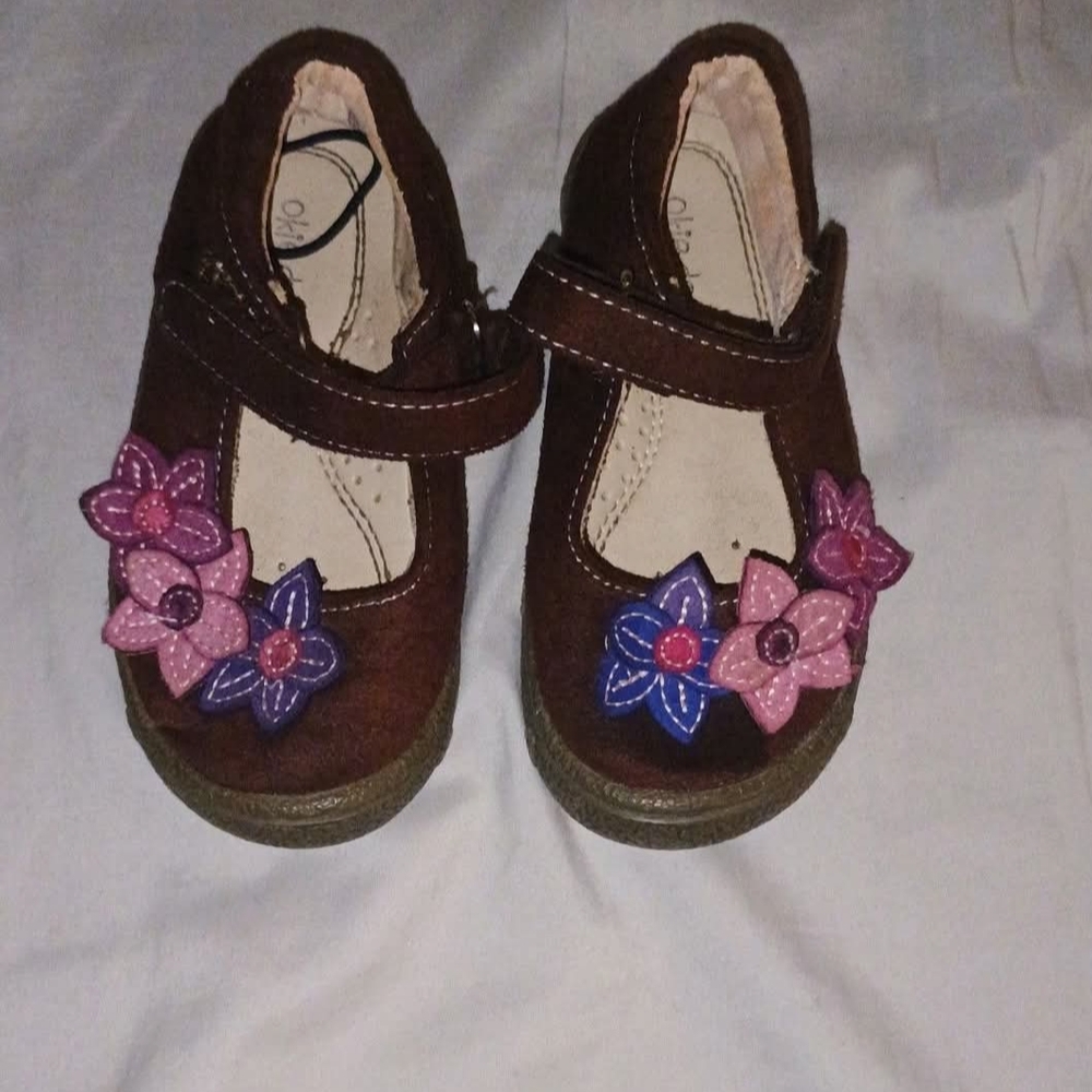 ✨ 2 For $6 ✨ Brown Toddler Shoes with Floral Accents